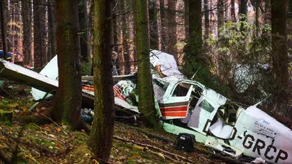 Prăbuşire misterioasă în Germania: Trei persoane au murit după ce un avion a căzut într-o pădure