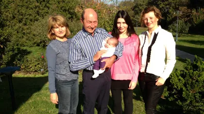 Traian Băsescu, aniversare în familie GALERIE FOTO