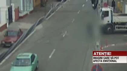 ACCIDENT GRAV în Buzău. Un biciclist a fost spulberat de un camion VIDEO