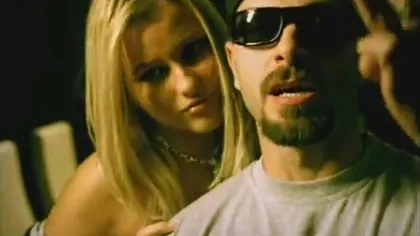 Imagini INEDITE cu Daniela Crudu într-un videoclip BUG Mafia. Îşi unduia formele pe lângă Uzzi VIDEO
