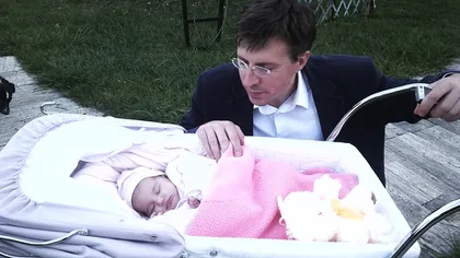 Primarul Chişinăului, în vizită la nepoata preşedintelui Băsescu. Vezi ce dar i-a adus finei Sofia