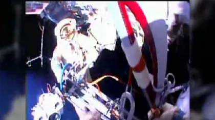 TORŢA OLIMPICĂ a fost purtată în spaţiul COSMIC de doi astronauţi ruşi. Vezi momentul inedit VIDEO