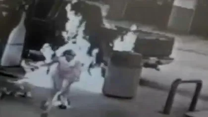 Imagini de COŞMAR: I-a dat foc soţiei în benzinărie. Camerele de supraveghere au surprins momentul