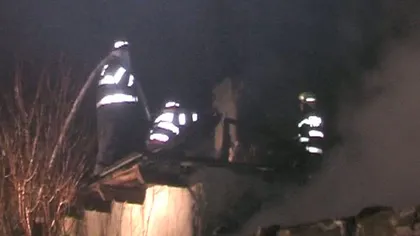 INCENDIU în Buzău. Un bărbat era să ardă de viu în propria casă VIDEO