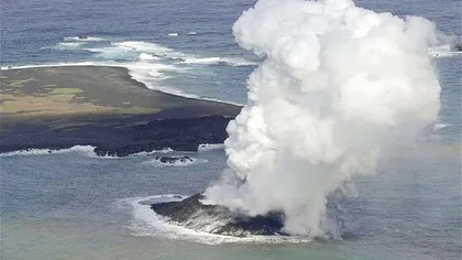 O nouă insuliţă încă fumegând, descoperită în oceanul Pacific, în apropiere de Japonia VIDEO