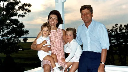 Viaţa amoroasă a lui JF Kennedy: Sex în piscină cu secretarele, aventuri cu virgine şi prostituate