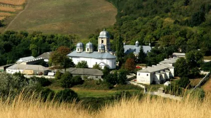 Incendiu la mănăstirea Dobru. Mai multe chilii au luat foc