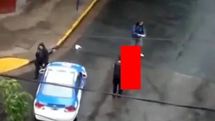 GESTUL ieşit din comun la care a recurs un BĂRBAT DEZBRĂCAT pentru a scăpa de poliţie VIDEO
