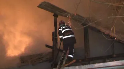 Un pompier, rănit grav în timpul unei intervenţii în Argeş VIDEO
