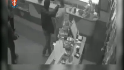 Doi români au jefuit un bar în Italia cu un pistol de jucărie