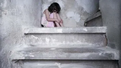Un cuplu din Ungaria şi-a abuzat cei trei copii într-un mod inimaginabil: Vor sta 15 ani după gratii