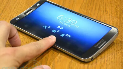 Samsung vrea să lanseze anul viitor un smartphone Galaxy cu ecran care acoperă muchiile