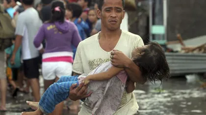 Stare de CALAMITATE în Filipine, după trecerea TAFUNULUI: Haos şi diperare printre supravieţuitori FOTO
