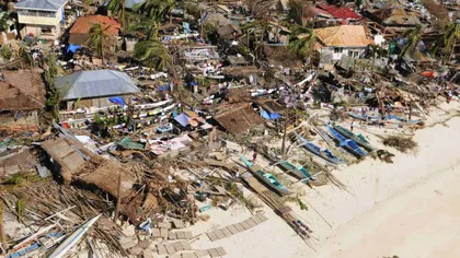Taifunul a trecut. Urmează JAFUL: Supravieţuitorii din zonele afectate din Filipine FURĂ DE LA MORŢI