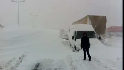 A venit IARNA în România. Vezi zonele cu circulaţie ÎNGREUNATĂ din cauza zăpezii VIDEO