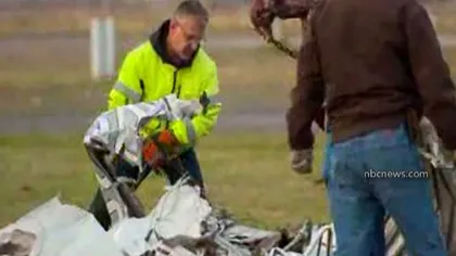 Salvare miraculoasă: Paraşutiştii din două avioane care s-au ciocnit în aer au SCĂPAT NEVĂTĂMAŢI VIDEO