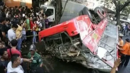 Tragedie în Filipine: 22 de oameni au murit după ce un autobuz a căzut de pe o şosea suspendată VIDEO