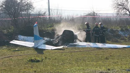 ACCIDENT AVIATIC în Târgu Mureş. Aparatul de zbor a ars în întregime GALERIE FOTO