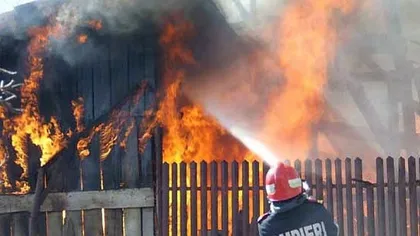 INCREDIBIL. Angajaţii de la gaze au dat foc la casă după ce au verificat o conductă cu bricheta