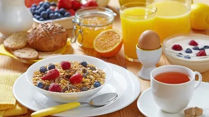Ce trebuie să conţină un mic dejun sănătos, ca să ai energie toată ziua. Descoperă 5 meniuri simple