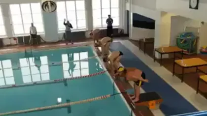 Cum arată un concurs de înot după ce concurenţii ruşi rad câte o sticlă de votcă VIDEO