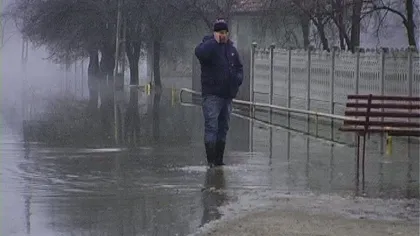Gospodării inundate în plină iarnă, în Gorj. Vezi ce s-a întâmplat VIDEO
