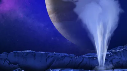 Europa, satelitul acoperit cu al planetei Jupiter, aruncă în spaţiu jeturi imense de apă