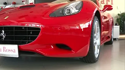 Românii se bat pe maşini Ferrari mai ceva ca pe tigăi VIDEO
