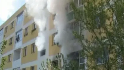 Incendiu violent într-un bloc de locuinţe. Focul a pornit de la o cultură de canabis