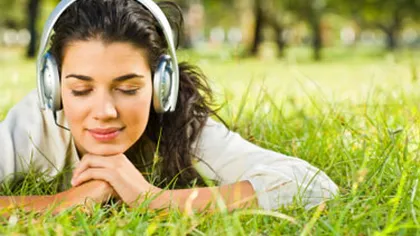 Muzica pop ajută persoanele cu leziuni cerebrale să îşi recupereze amintirile