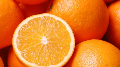 Cum să mănânci o portocală fără să te murdăreşti TUTORIAL