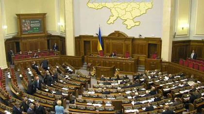 Guvernului ucrainean a trecut de moţiune. Mikola Azarov prezintă SCUZE pentru reprimarea manifestanţilor