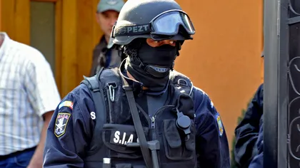 Percheziţii în Bacău la suspecţii de operaţiuni ilegale cu articole pirotehnice