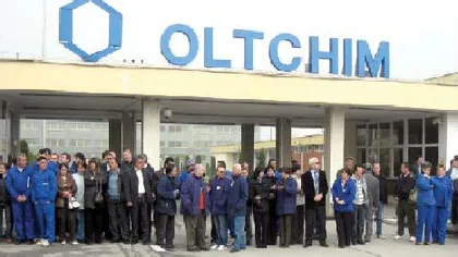 Protest la Oltchim. Salariaţii vor să intre în greva foamei