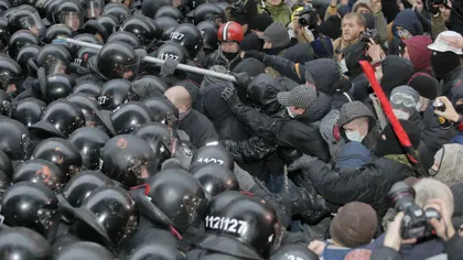 Ucraina: Confruntări între poliţie şi manifestanţi în faţa Primăriei din Kiev