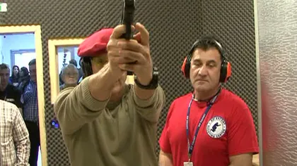 Radu Mazăre, filmat în timp ce trăgea cu pistolul: E bine în viaţă să stii să le faci pe toate VIDEO