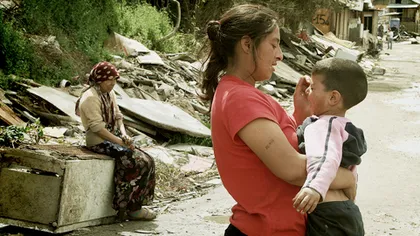 Treisprezece români de etnie romă, reţinuţi, în Italia, după demolarea unei tabere de nomazi