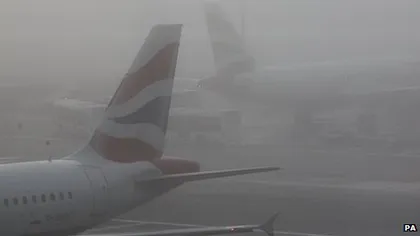 HAOS pe aeroportul londonez Heathrow. 200 de zboruri, anulate din cauza ceţii