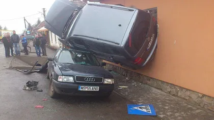 Accident care sfidează logica la Târgu Mureş: A ajuns cu maşina peste alt autoturism FOTO