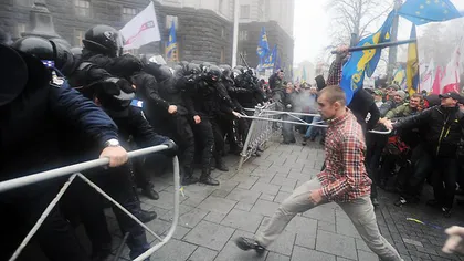 UCRAINA FIERBE: Violenţe la Kiev. Cinci morţi şi 300 de răniţi în rândul protestatarilor VIDEO