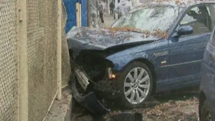 Accident SPECTACULOS în Piteşti. Un şofer a intrat cu maşina într-o casă VIDEO