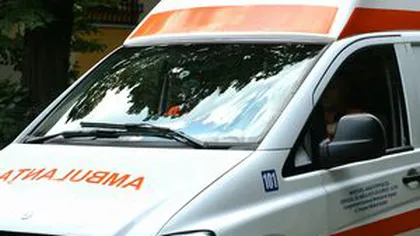 Ambulanţă implicată într-un accident rutier la Pitești. Două persoane sunt rănite