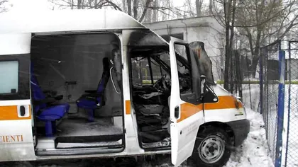 Singura ambulanţă a Spitalului Judeţean Galaţi a luat foc din cauza suprasolicitării VIDEO