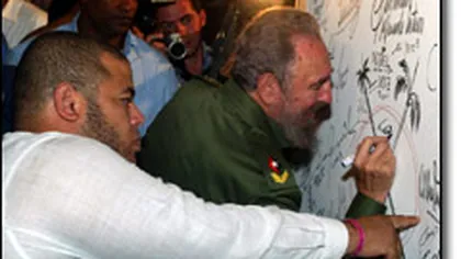 Fidel Castro apare din nou în public, după 9 luni de absenţă