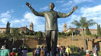 Cea mai mare STATUIE a lui NELSON MANDELA ascunde un secret NĂSTRUŞNIC: Sculptorul şi-a bătut joc FOTO