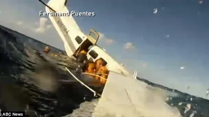 Imagini INCREDIBILE surprinse de un american în timp ce avionul în care se afla se PRĂBUŞEA în mare VIDEO