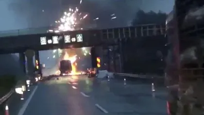 Accident SPECTACULOS, cu JOC inopinat de ARTIFICII pe autostradă VIDEO