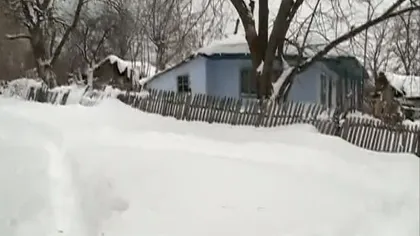 O familie din Râmnicu Sărat stă de 7 zile cu o rudă decedată în casă, din cauza zăpezilor