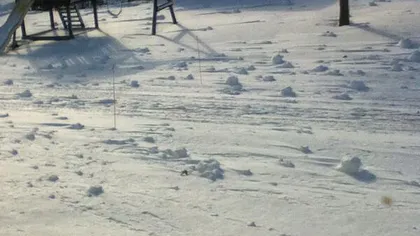 Fenomen bizar în SUA: Bulgări de zăpadă ciudaţi care se rostogolesc singuri FOTO