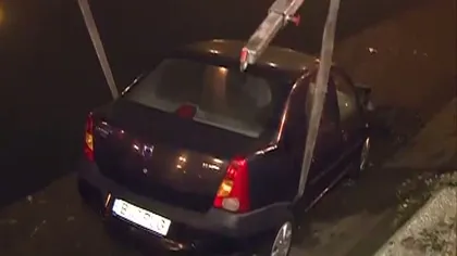 Accident spectaculos în Bucureşti. O şoferiţă a plonjat cu maşina în Dâmboviţa VIDEO